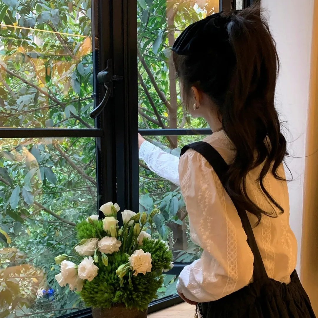 出场的拉扎罗海报